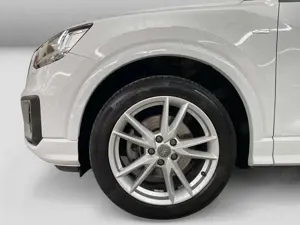 Audi Q2 35TDI quattro S-tronic S-line Navi PDC LED Bild 5