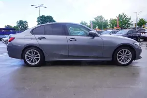 BMW 318 318i Limousine Aut. LED Navi Totwinkel Kamera Bild 5