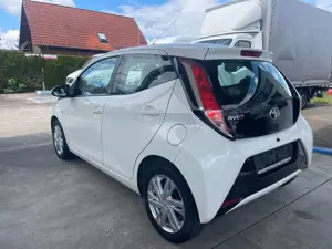 Toyota Aygo x-play Team D KAMERA AUX USB NAVI  AUTOMATIK