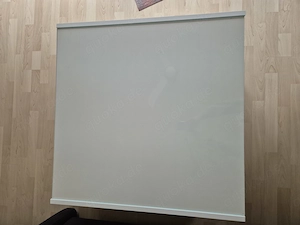Moderner flexibler Couchtisch mit Glasplatte
