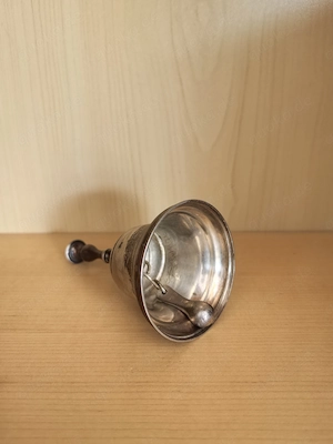 Dezente Handglocke mit "Hotel Waterloo" Prägung 10x5,5 cm groß Bild 3