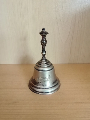 Dezente Handglocke mit "Hotel Waterloo" Prägung 10x5,5 cm groß