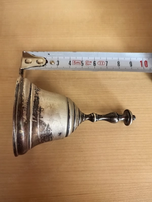Dezente Handglocke mit "Hotel Waterloo" Prägung 10x5,5 cm groß Bild 6
