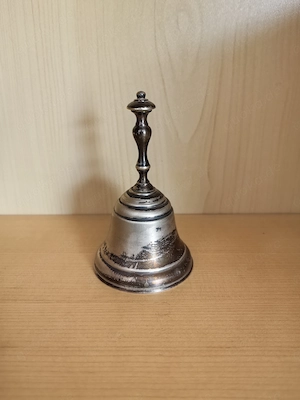 Dezente Handglocke mit "Hotel Waterloo" Prägung 10x5,5 cm groß Bild 2
