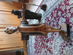 Geschnitzte Holzfiguren 