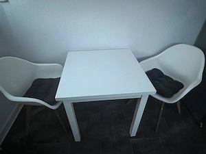 Essecke mit 2 Stühlen