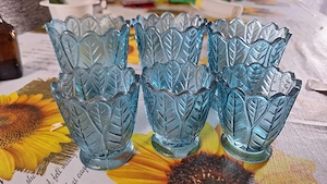 3er Set Vintage Teelichthalter   Windlichter aus blauem Pressglas (Blütenform)