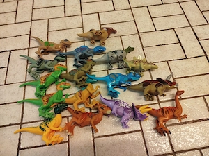 17 Stück Lego Dinosaurier Raptoren etc.