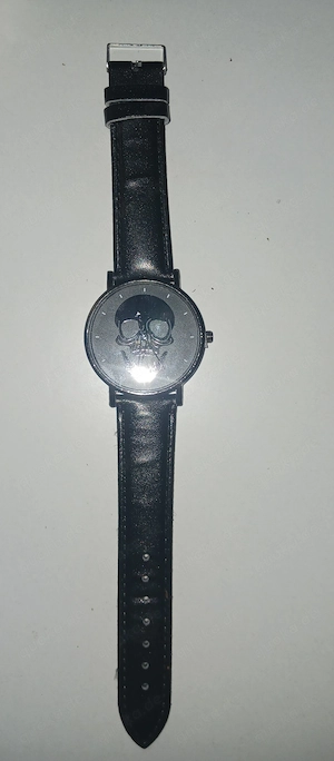 Uhr Totenkopf schwarz 