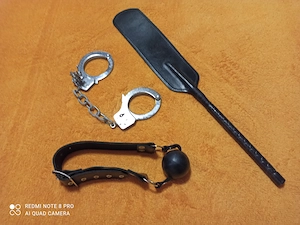 Junge devote Frau als Haus und Sex Sklavin gesucht 