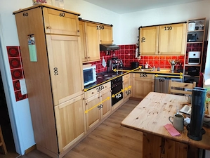 Gut erhaltene Küche aus Massivholz ab 27.05. bis 06.06.