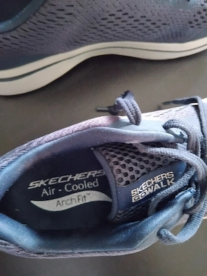 Fast neue, sehr gut erhaltene Skechers go walk arch fit idyllic dunkelblau Gr 40