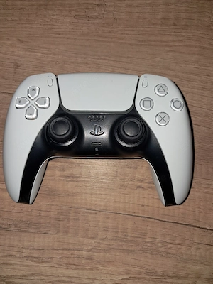 PS5 Digital Edition 825GB + 2 Controller   Abholung Bild 3
