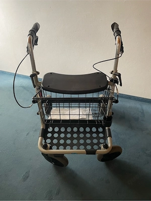 Rollator Invacare mit Korb und Anleitung neuwertig 