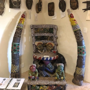 Antiquitäten und historische Artefakte verfügbar