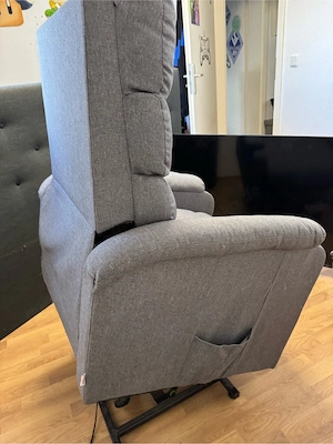 Sessel mit Liegefunktion und Aufstehhilfe