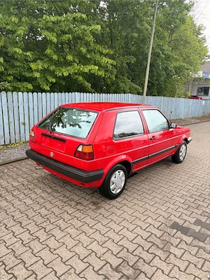 Vw Golf 2 1,8 CL Tüv Neu  Bild 3