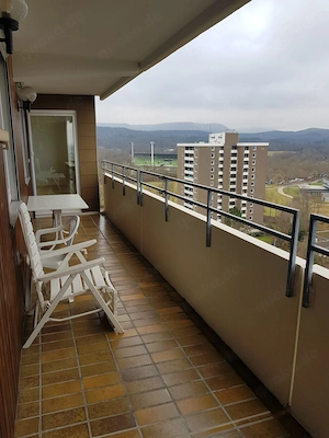 Sehr helle und sonnige 4-Zi Whg mit TG-Stellplatz, Balkon u.tollem Weitblick