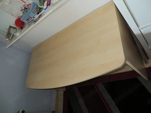 Schreibtisch 130 cm x 72 cm x76 cm. Bild 3