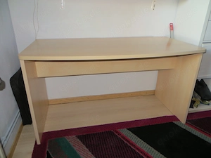 Schreibtisch 130 cm x 72 cm x76 cm.