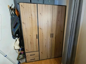 Großer Schrank