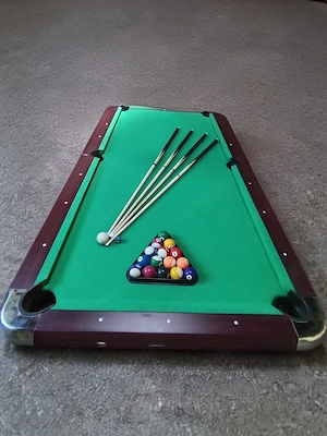 Stabiler Billardtisch 