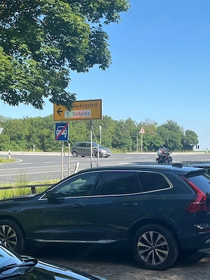23.5. 17Uhr  Nackt am  Parkplatz Welches Girl will 20x5cm am Parkplatz