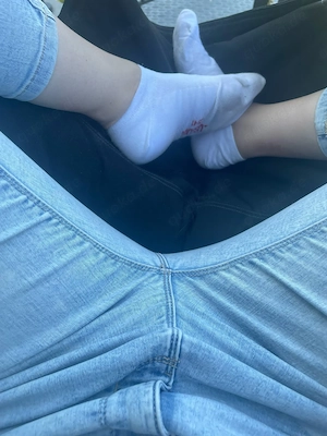 Füße, Socken zum Anbeißen