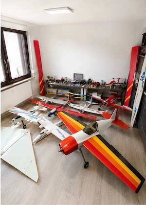 RC Modellbau Sammlung Modellflugzeuge Helikopter Zubehör Konvolut Bild 1
