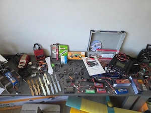 RC Modellbau Sammlung Modellflugzeuge Helikopter Zubehör Konvolut Bild 5