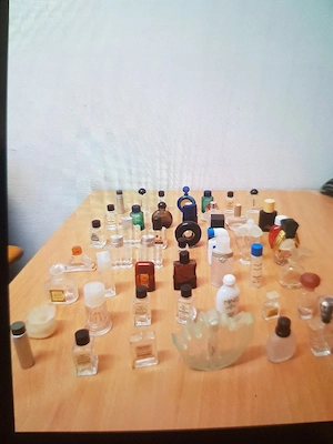 50Leeren Parfums Flachen:Gucci, Versace, Dolce&Gabbana, LuisVuitton, Channel...usw mit HochQualität.