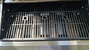Gasgrill mit 4 Brenner 