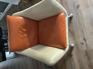 Recamiere und Sessel aus Leder Bild 2