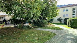 Natur pur und Direkt vor U-bahn Stadthalle Voll Möblierte Helle 2-Zimmer-Wohnung, mit Balkon, ruhig