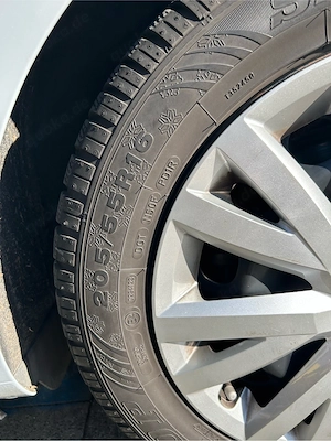 Winterreifen Dunlop mit Radkappen Bild 4