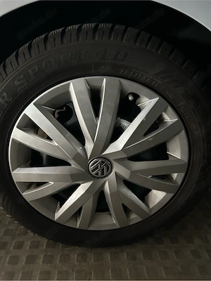 Winterreifen Dunlop mit Radkappen