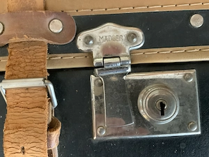 Mädler antiker Koffer schwarz mit Lederbeschlägen Original vor 1945 Bild 2