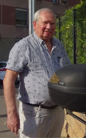 Rentner, 85, 1,88, schlank, mobil sucht alleinstehenden Mann für Freundschaft und mehr