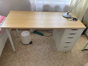 Schreibtisch in beige weiss mit Schubladen 