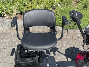       E-Mobilitätshilfe. Ideal für Spazierfahrten und Einkäufe
