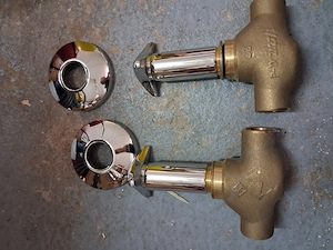 2 Unterputz Absperrventile 22 mm