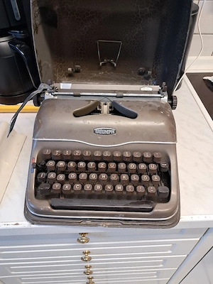 Alte Triumph Schreibmaschine 
