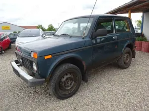 Lada Niva 1.7i 4x4 Only