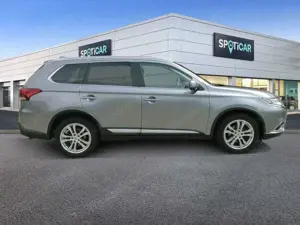 Mitsubishi Outlander Edition 100+ 4WD Bild 4