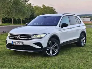 Volkswagen Tiguan Tiguan 2.0 TDI DSG HeadUp AHK 19 Zoll + HU, Reifen, Bremsen, DSG-Ölwechsel neu + s