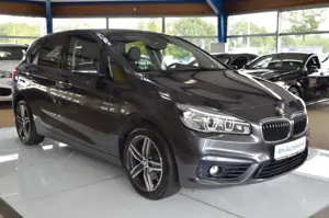 BMW 220 i Sport Line Active Tourer AUTOMATIK / XENON Bild 2