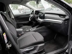 Skoda Octavia Combi 2.0 TDI Ambition AHK LED SHZ Bild 2