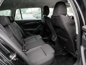 Skoda Octavia Combi 2.0 TDI Ambition AHK LED SHZ Bild 4