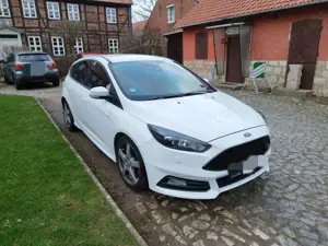 Ford Focus 2.0 EcoBoost ST mit Leder-Exclusiv-Paket