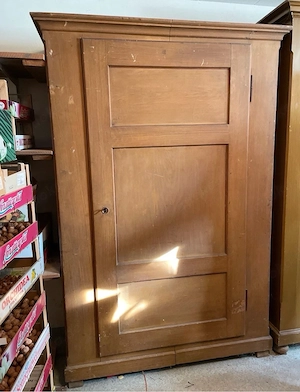 Bauernschrank von 1850 Echtholz Kleiderschrank 194 x 132 x 55 cm Holz massiv antik